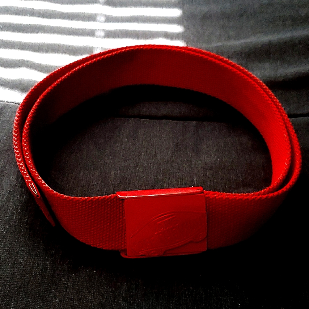 - Mens Skateboard Style belt. Vans off the Wall color: red osfa